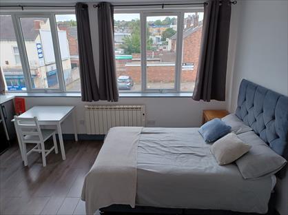 Bedsit, Sovereign House, ST4