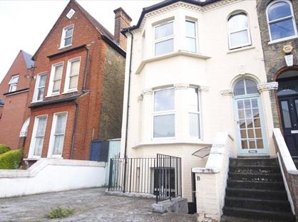 1 Bed Flat, Rossiter Road, SW12