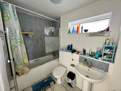 2 Bed Flat, Prince Regent Road, TW3