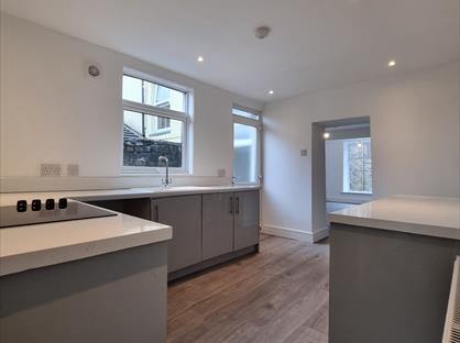 4 Bed Terraced House, Court Street, CF40