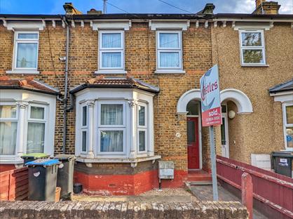 2 Bed Terraced House, Oatlands Road, EN3