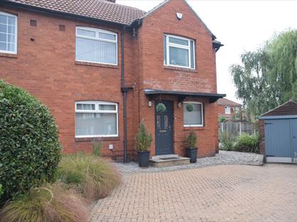 3 Bed Semi-Detached House, Regina Drive, LS7