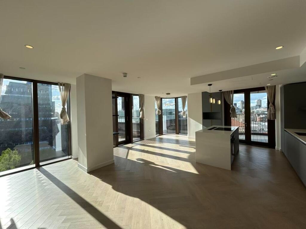 3 Bed Flat, Triptych Place, SE1, N1 7GU photo 2