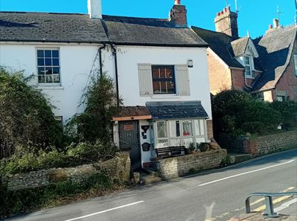 1 Bed Semi-Detached House, Ocklynge Road, BN21