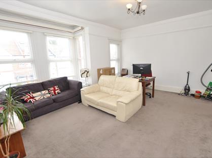 2 Bed Flat, Park Hall Road, N2