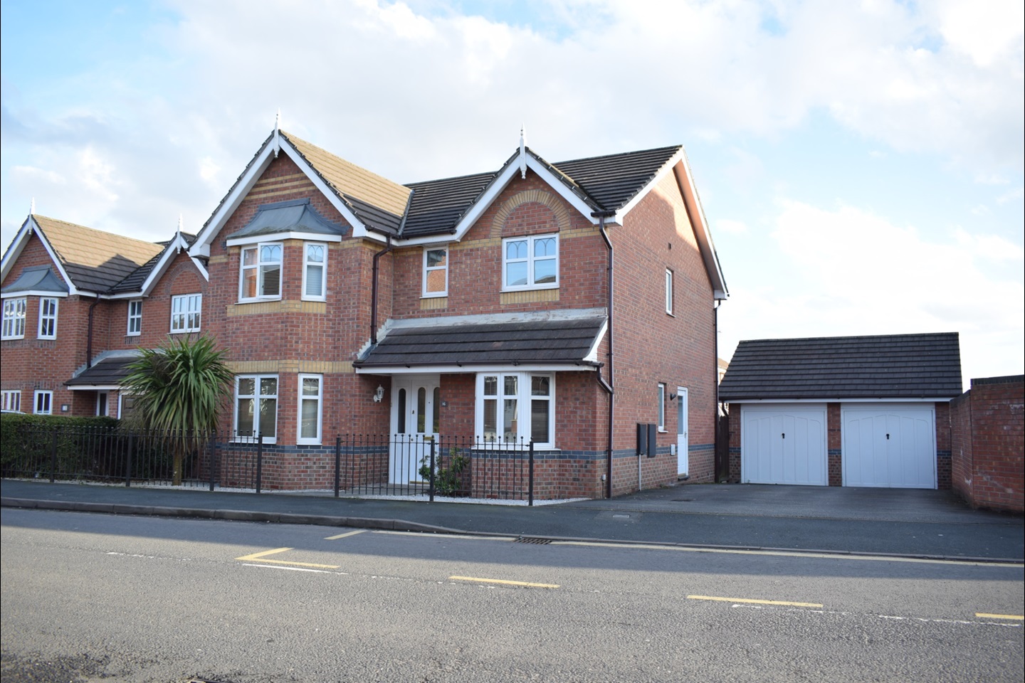 Crewe - Room in a Shared House, Rolls Avenue, CW1 - To Rent Now for £ ...