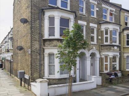 2 Bed Flat, Tregothnan Road, SW9