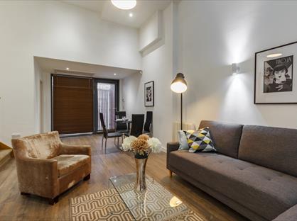 2 Bed Flat, Midghall Street, L3