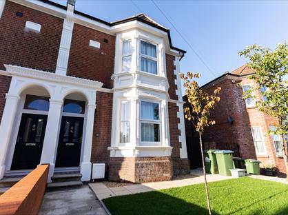 6 Bed Semi-Detached House, Gordon Avenue, SO14