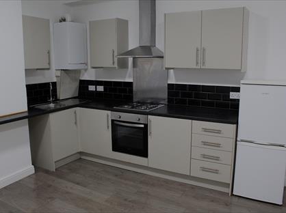 2 Bed Flat, Cross Street, M33
