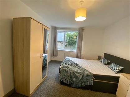 Room in a Shared House, Crowthorn Road, OL7