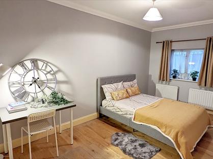 Room in a Shared House, North Circular Road, NW10