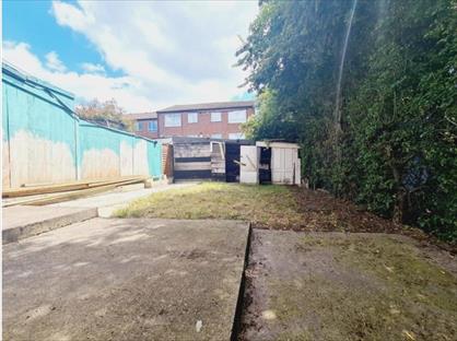 4 Bed Semi-Detached House, Burncroft Avenue, EN3