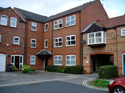 3 Bed Flat, Hansom Place, YO31
