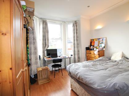 1 Bed Flat, Tooting Bec Road, SW17