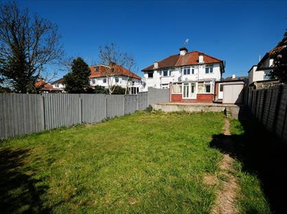 3 Bed Semi-Detached House, Ellesmere Avenue, NW7