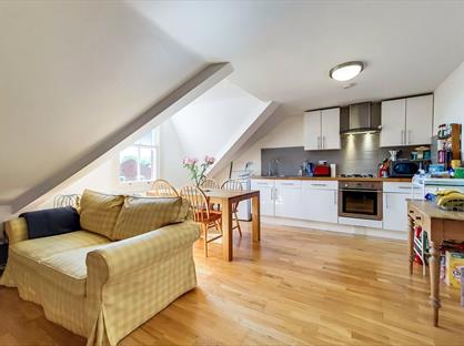 1 Bed Flat, Shrubbery Road, SW16
