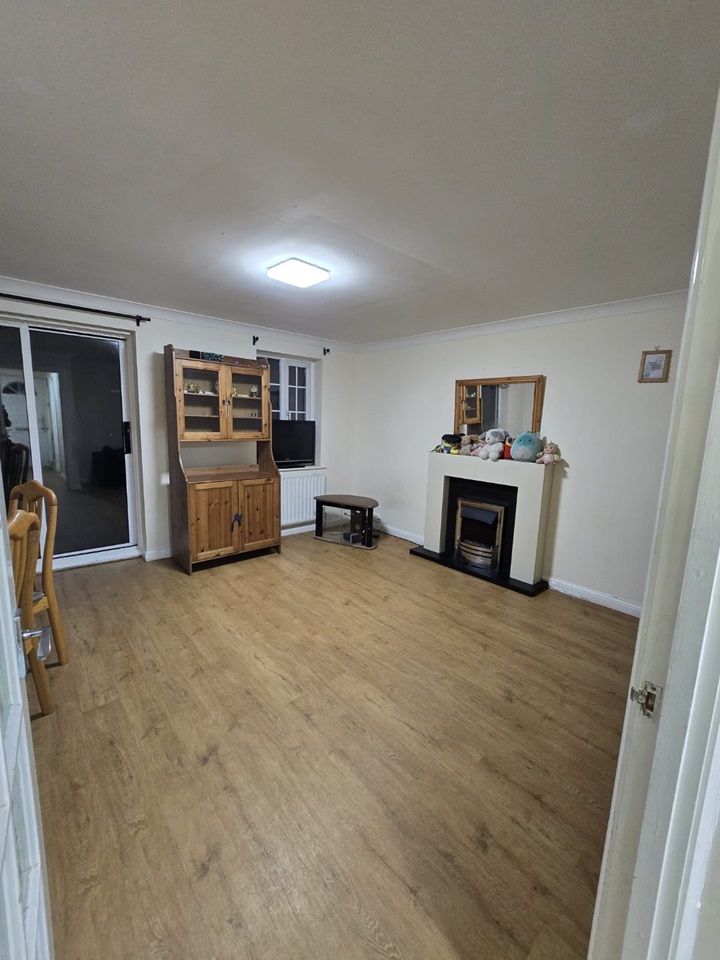 Feltham 3 Bed SemiDetached House, Westmacott Drive, TW14 To Rent