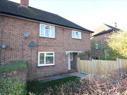 1 Bed Maisonette, Foxburrows Avenue, GU2
