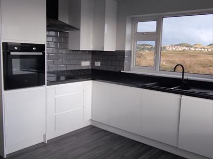 2 Bed Flat, Trinity Crescent, LL30