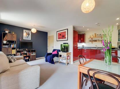 2 Bed Flat, Streatham Place, SW2
