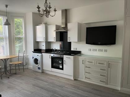 Studio Flat, Farnan Road, SW16