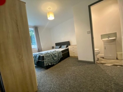 Room in a Shared House, Crowthorn Road, OL7