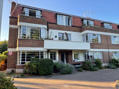 3 Bed Flat, Greenway Close, N4