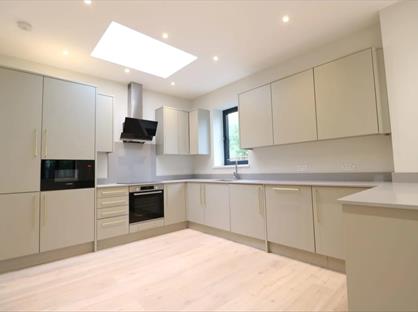3 Bed Detached House, Albert Road, NW7