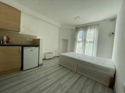 Studio Flat, Springfield, E5