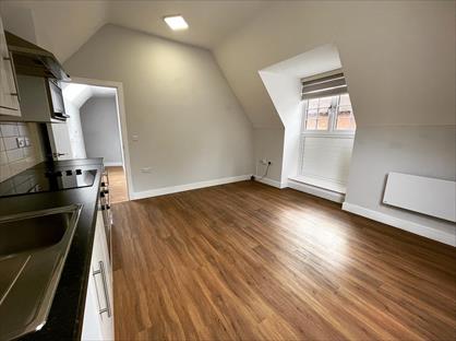 1 Bed Flat, Rose & Crown Walk, CB10