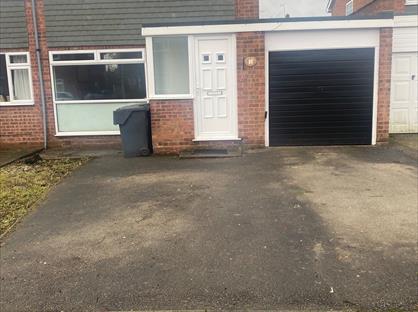 3 Bed Semi-Detached House, Grayshott Close, B61