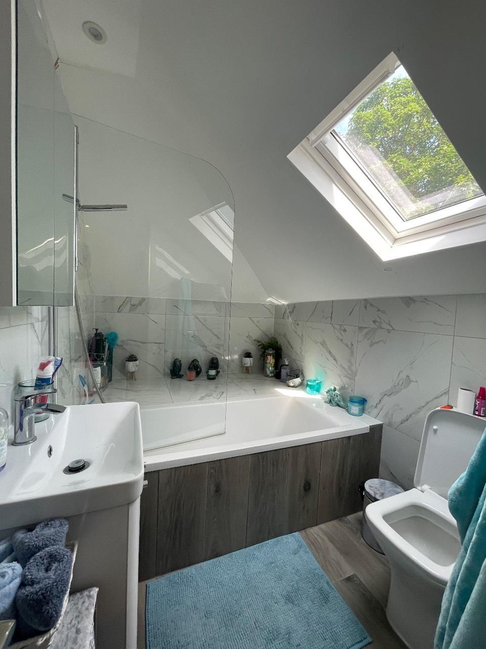 London 2 Bed Flat, Hendon Lane, N3 To Rent Now for £1,950.00 p/m