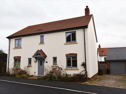 4 Bed Detached House, Garnstone Drive, HR4