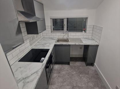 2 Bed Flat, Russell Place, KY1