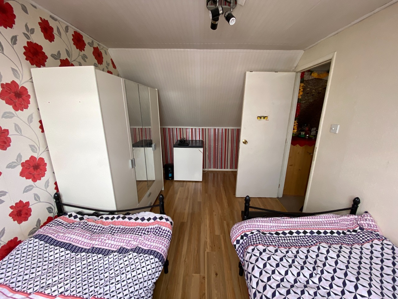 Slough 3 Bed Terraced House, Holmedale, SL2 To Rent Now for £1,800.