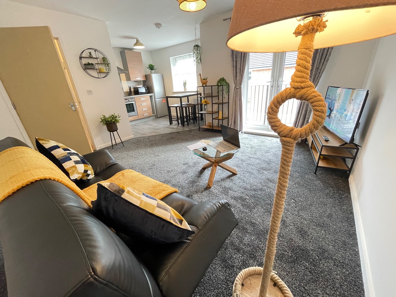 2 Bed Flat, Heatherton Village, DE23 photo 3