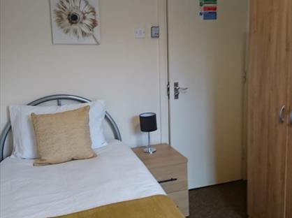 Room in a Shared Flat, Market Street, S80