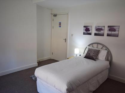 Room in a Shared House, Room 8 8 Canal Road, S80
