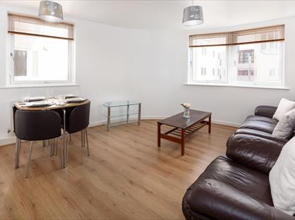 2 Bed Flat, Royal Quay, L3
