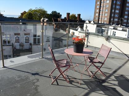 2 Bed Flat, Rectory Grove, SS9