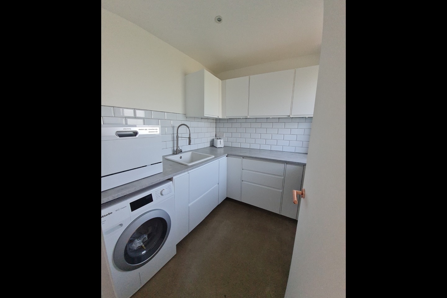 1 Bed Flat, Millender Walk, SE16 photo 3
