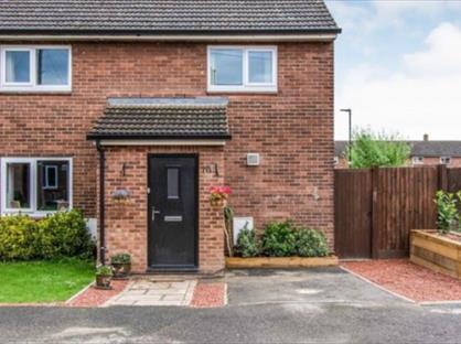 4 Bed Semi-Detached House, Holly Road, DN9