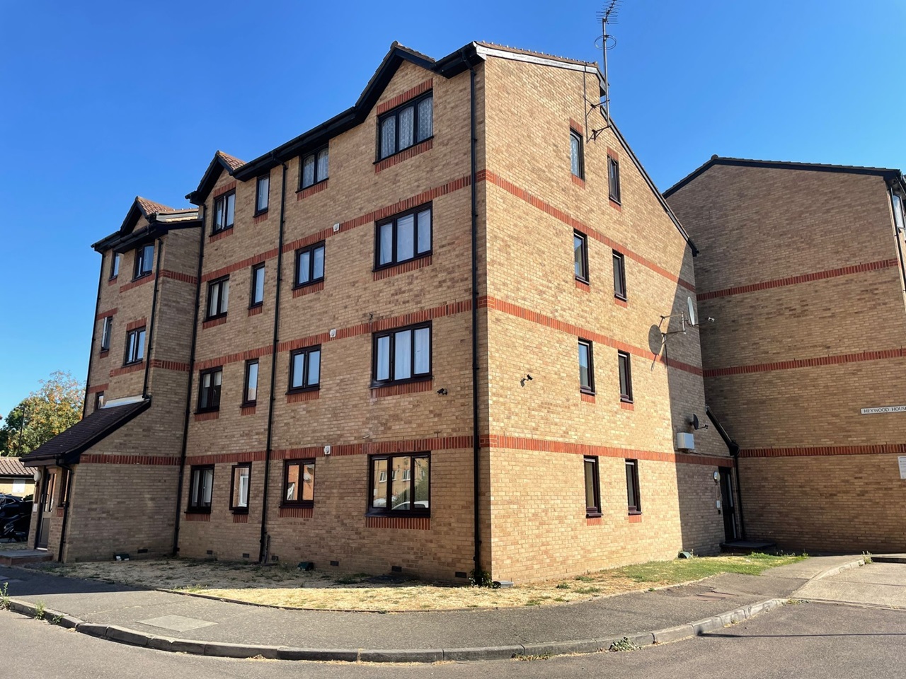 Studio Flat, Heywood House, SE14 photo 2