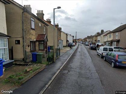4 Bed Semi-Detached House, Victoria Road, SS17