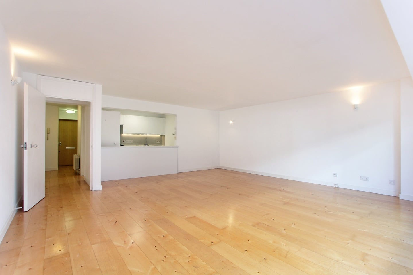 1 Bed Flat, Cinnamon Wharf, SE1 photo 2