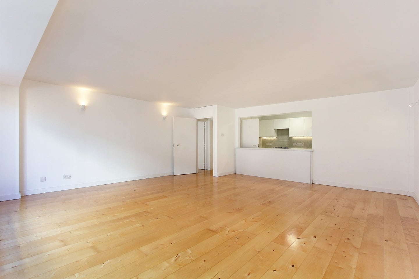 1 Bed Flat, Cinnamon Wharf, SE1 photo 3