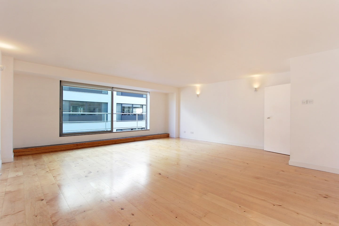 1 Bed Flat, Cinnamon Wharf, SE1 photo 4