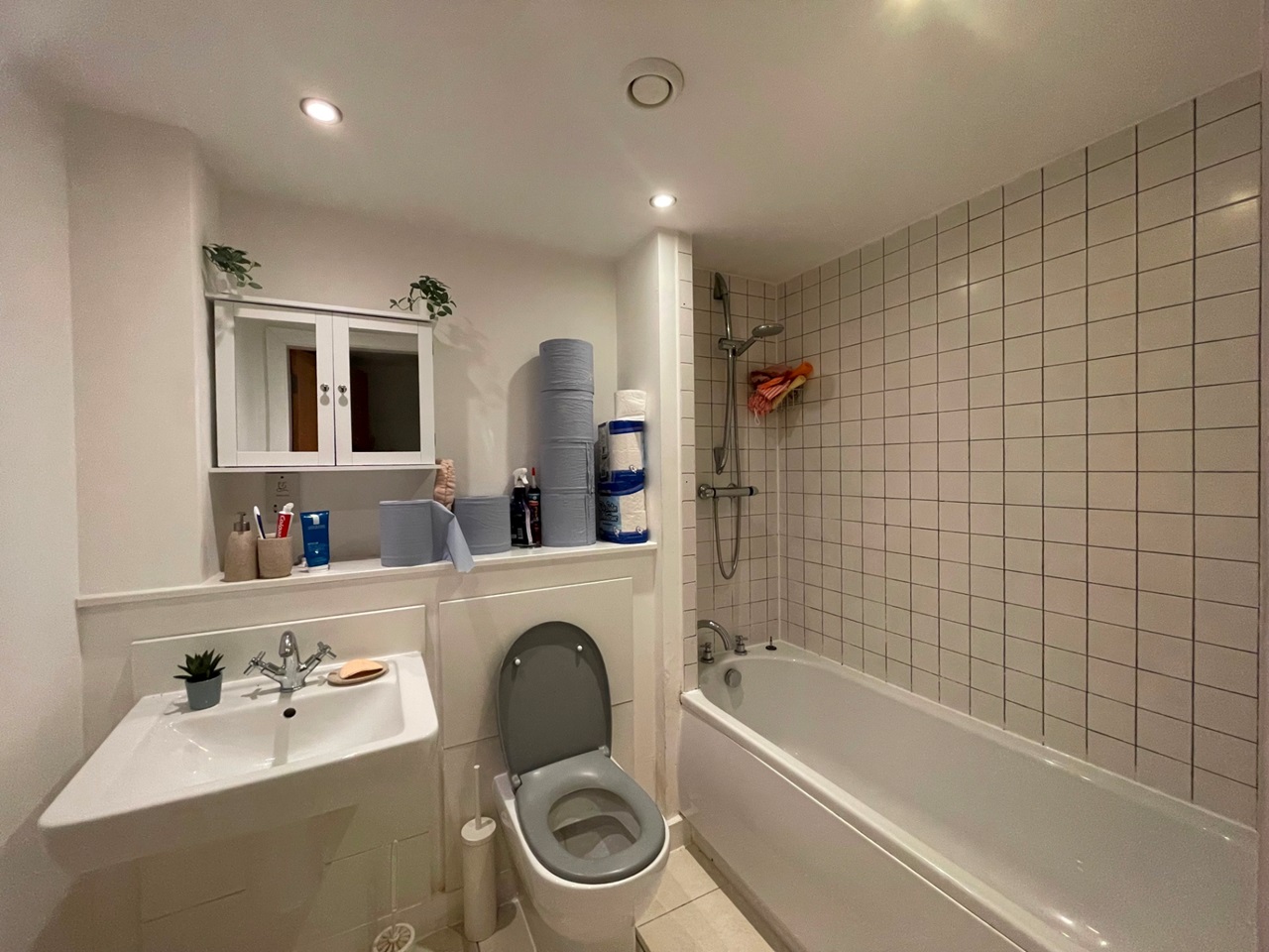 Studio Flat, Hollies Lane, M5 photo 5