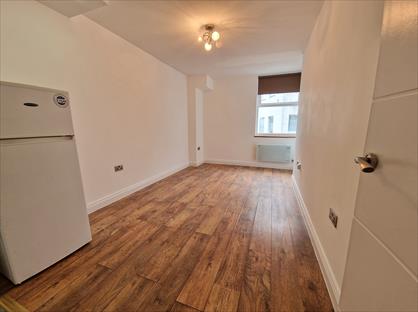 1 Bed Flat, London Road, RH1